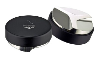 Kaffeemehlverteilung beim Tampen - Barista Tamping Equipment