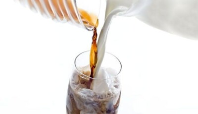 Kaffeegetränke mit Milch + Milchschaum - Kaffee mit Milch