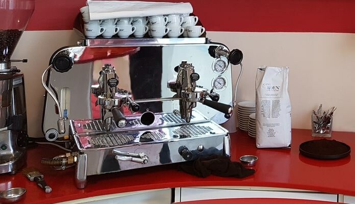 Siebträger-Espressomaschine bei Caffe Roen