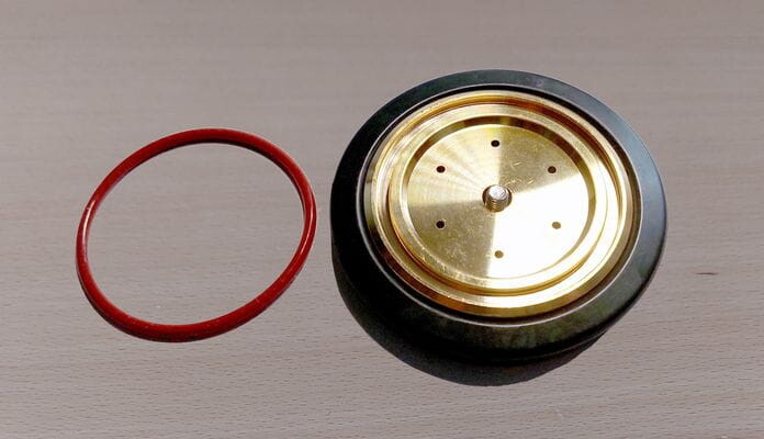 Duschplattenhalter mit Duschplattendichtung für die Ringbrühgruppe bei ECM Manufacture / Profitec Espressomaschinen