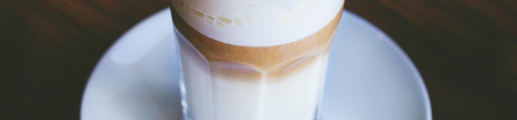 Kaffee für Latte Macchiato und praktisches Zubehör